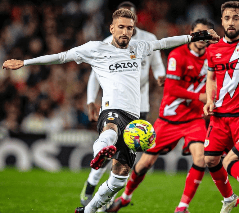 九游娱乐-赛地聚焦——西甲冲刺阶段热度飙升；马德里竞技远射贴柱；话题不断；控场能力受关注的简单介绍