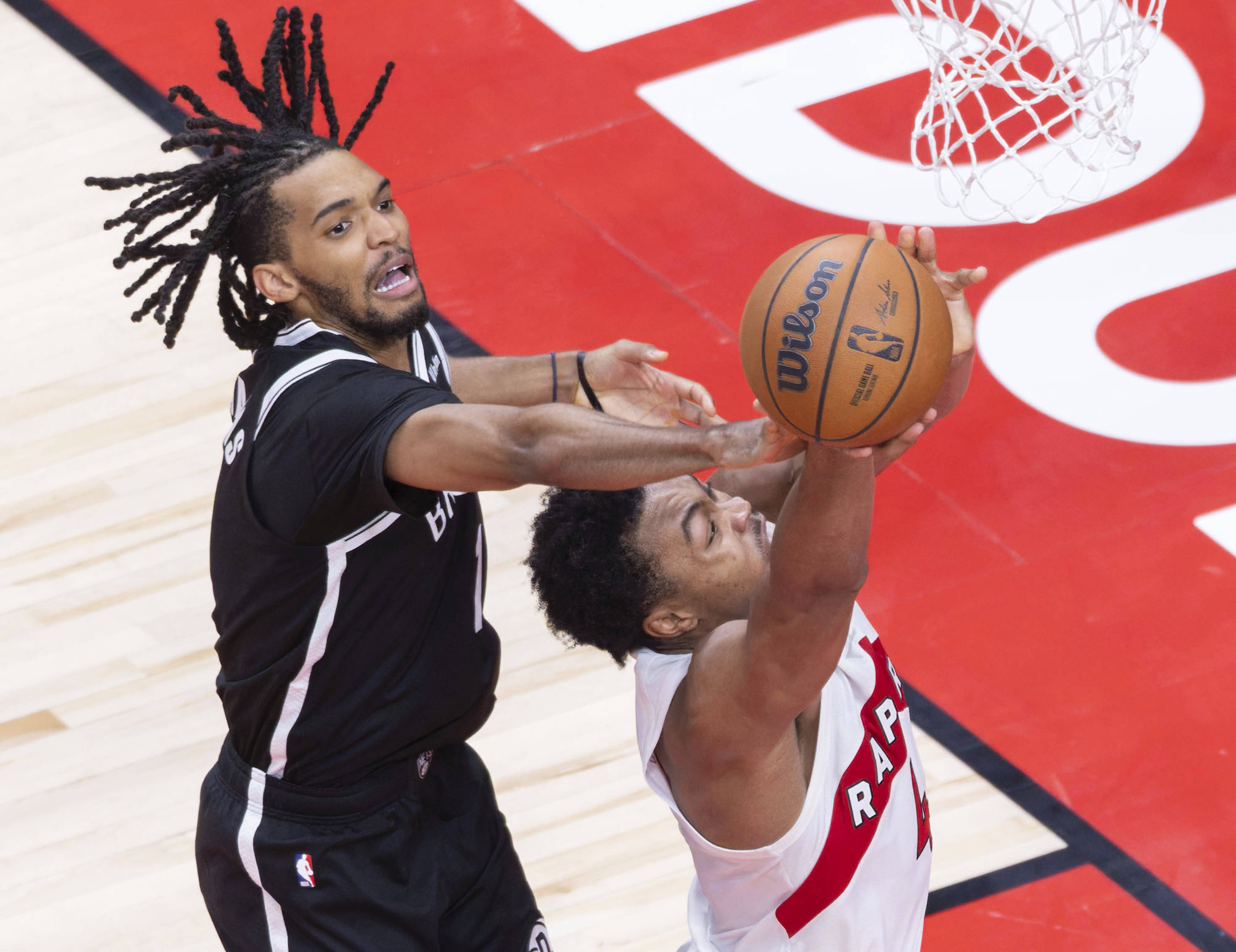 九游VIP-赛地聚焦——NBA总决赛关键时刻热度飙升，多伦多猛龙防线松动，信心回归，训练强度明显提升